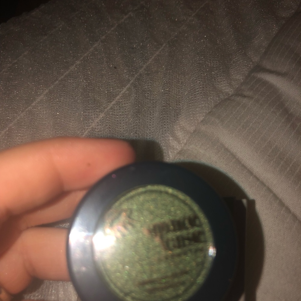Eyeshadow - Picture 2 of 3